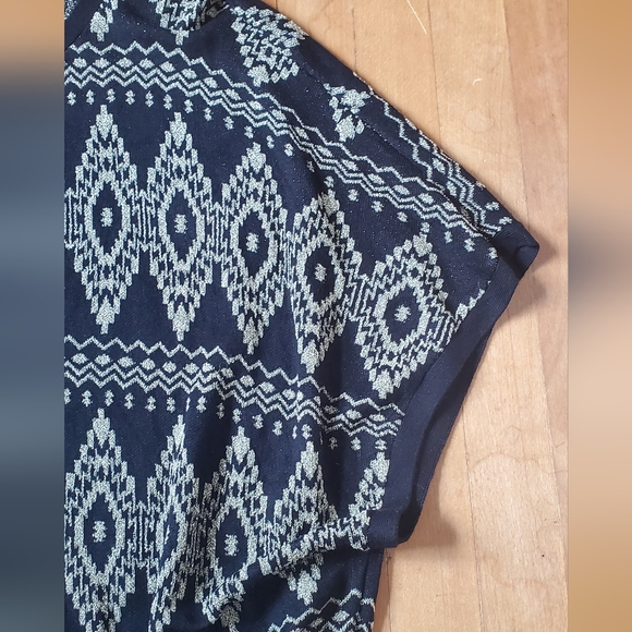 Venus Black and Gold Print Top - Picture 3 of 7